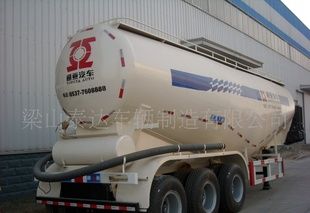 梁山掛車(chē)廠 打造堅(jiān)固耐用的散裝水泥半掛車(chē)與卓越掛車(chē)漆工藝